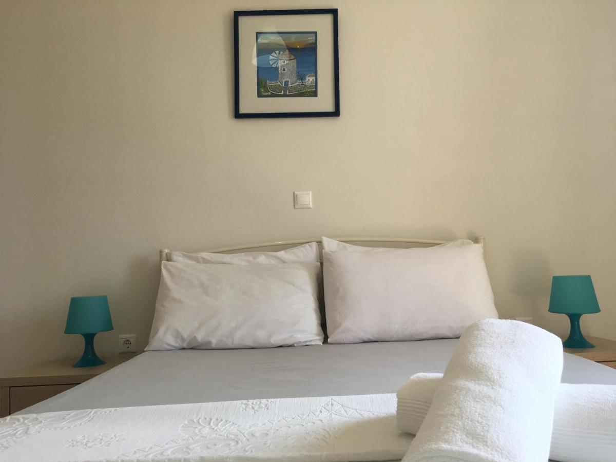 Marika'S Apartments Himare Exterior foto